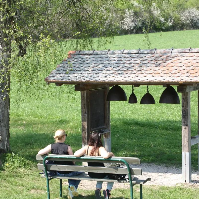 Friedensglocken aus alten Bomben